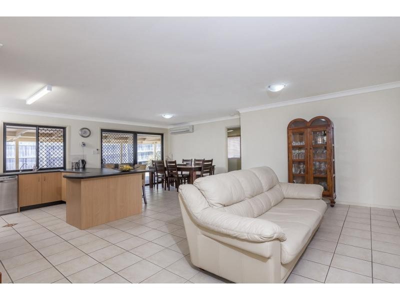 17 ROBERTSON Drive, Burnside QLD 4560