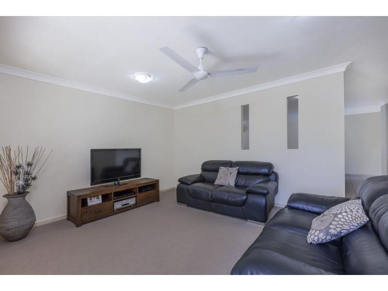 17 ROBERTSON Drive, Burnside QLD 4560