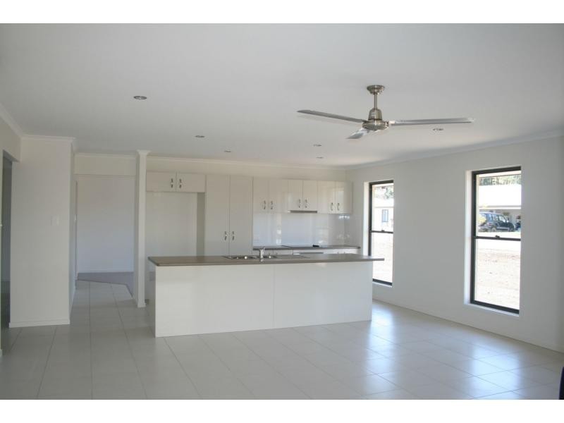 4 Grimes Terrace, Burnside QLD 4560