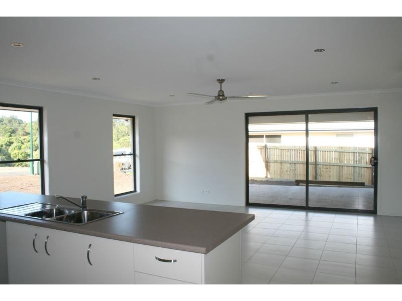 4 Grimes Terrace, Burnside QLD 4560