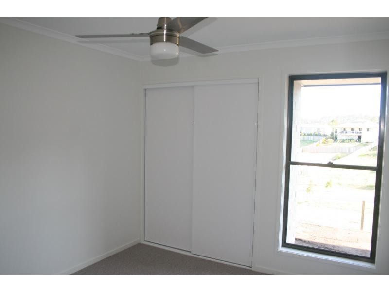 4 Grimes Terrace, Burnside QLD 4560