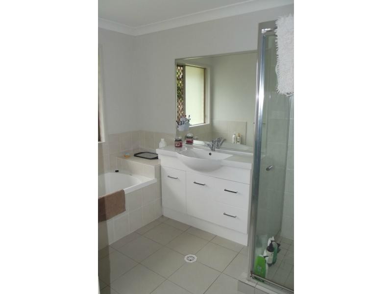 10 McClintock Place, Woombye QLD 4559