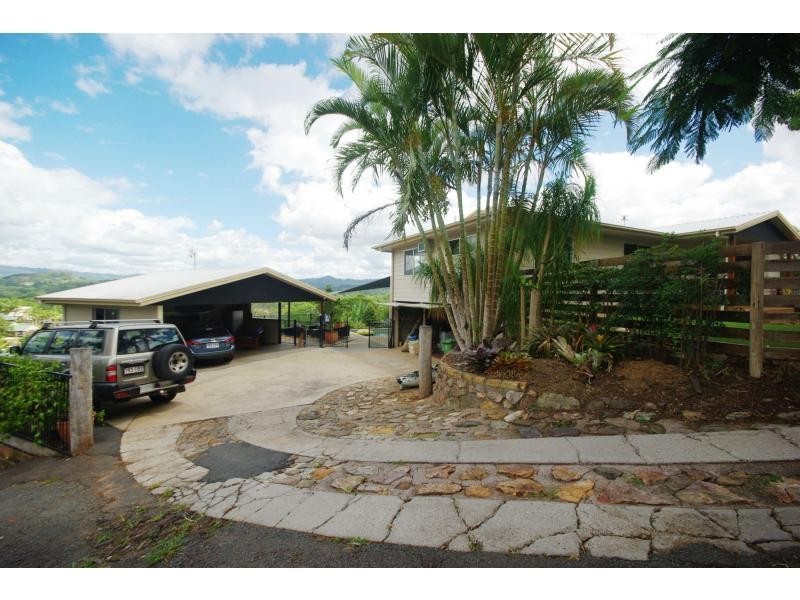 5 Sales Court, Woombye QLD 4559