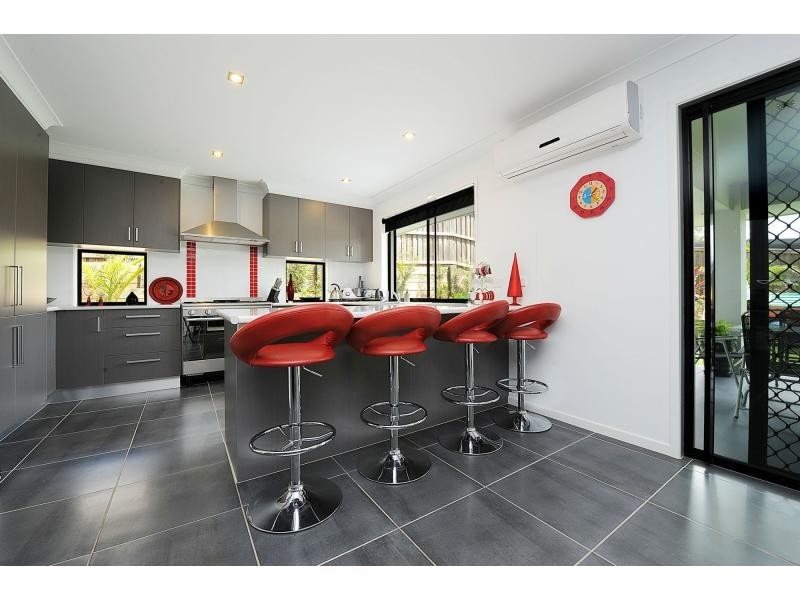 24 Davey Drive, Woombye QLD 4559