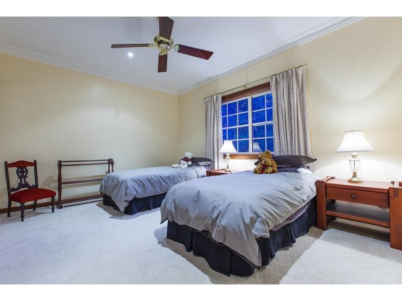 1 PARSONS KNOB Road South, Hunchy QLD 4555