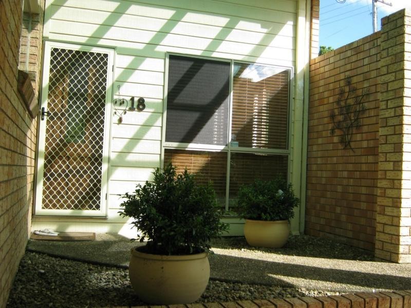 18 Flinders Avenue, Nambour QLD 4560