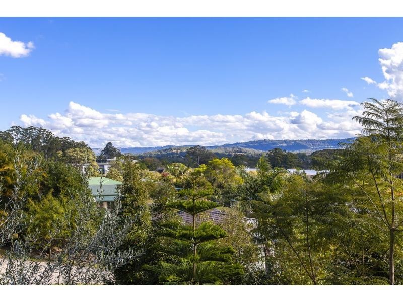16 Muirfield Crescent, Nambour QLD 4560
