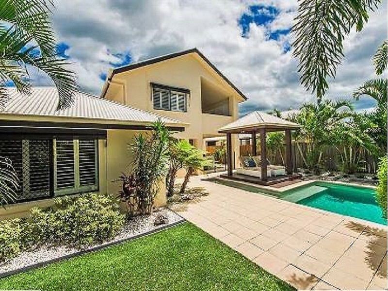 4 Staysail Place, Twin Waters QLD 4564