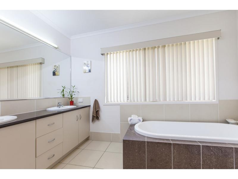 42 White Cedar Place, West Woombye QLD 4559