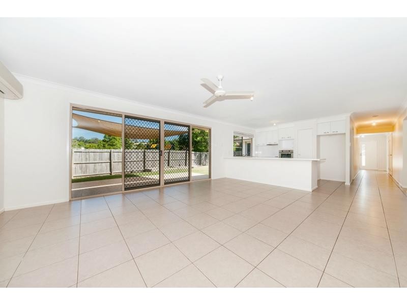 32 Robertson Drive, Burnside QLD 4560