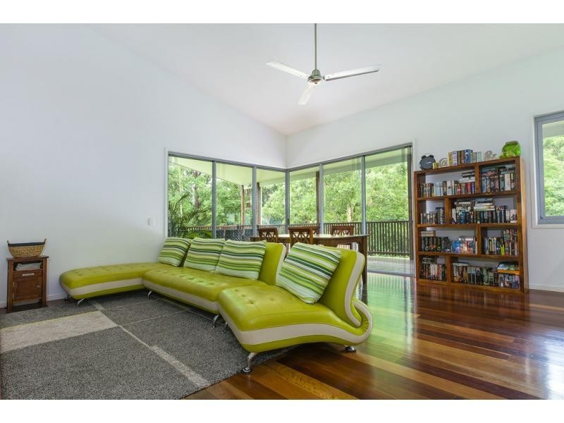 7 LINSAY Circuit, Nambour QLD 4560