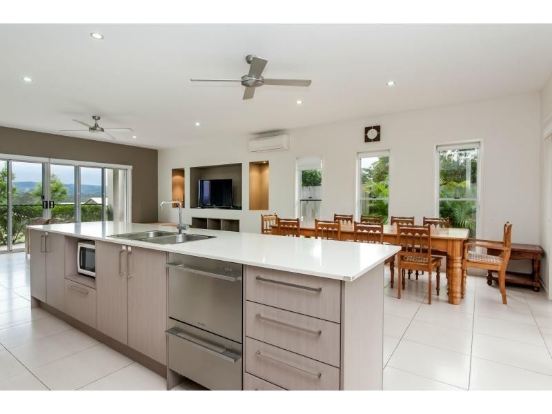 14 LEWIS Place, Woombye QLD 4559