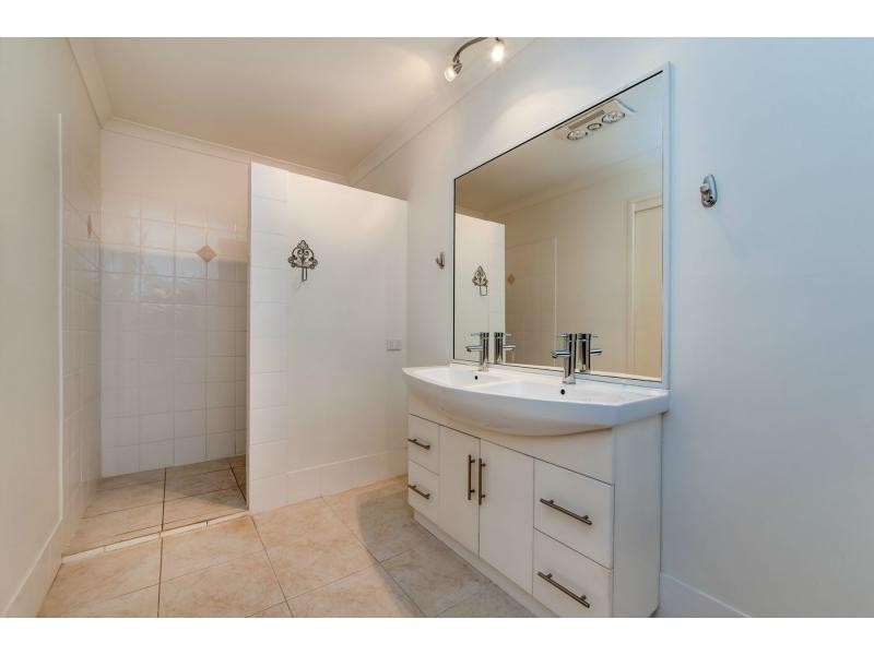 41 ROBERTSON Drive, Burnside QLD 4560