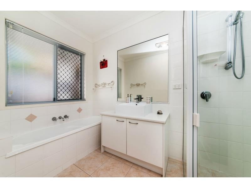 41 ROBERTSON Drive, Burnside QLD 4560