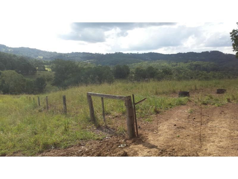 522 HUNCHY Road, Hunchy QLD 4555