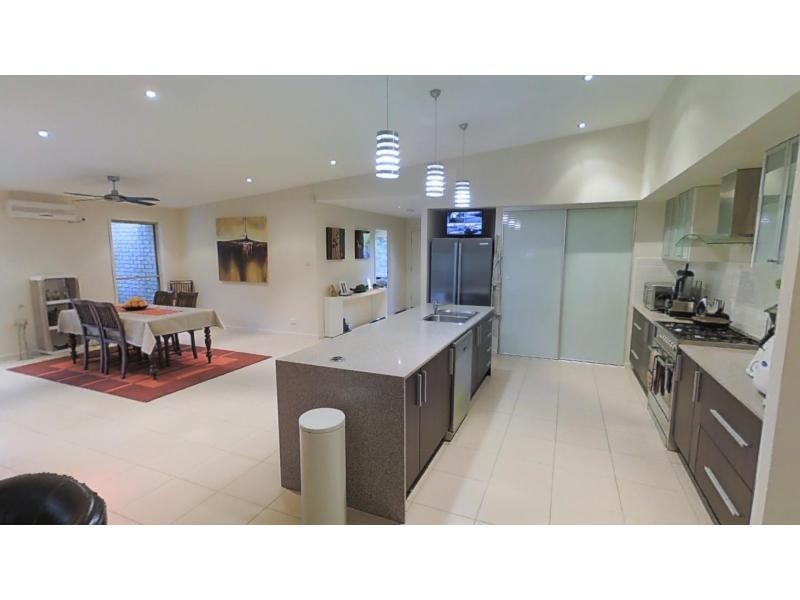 20 WHITE CEDAR Place, West Woombye QLD 4559