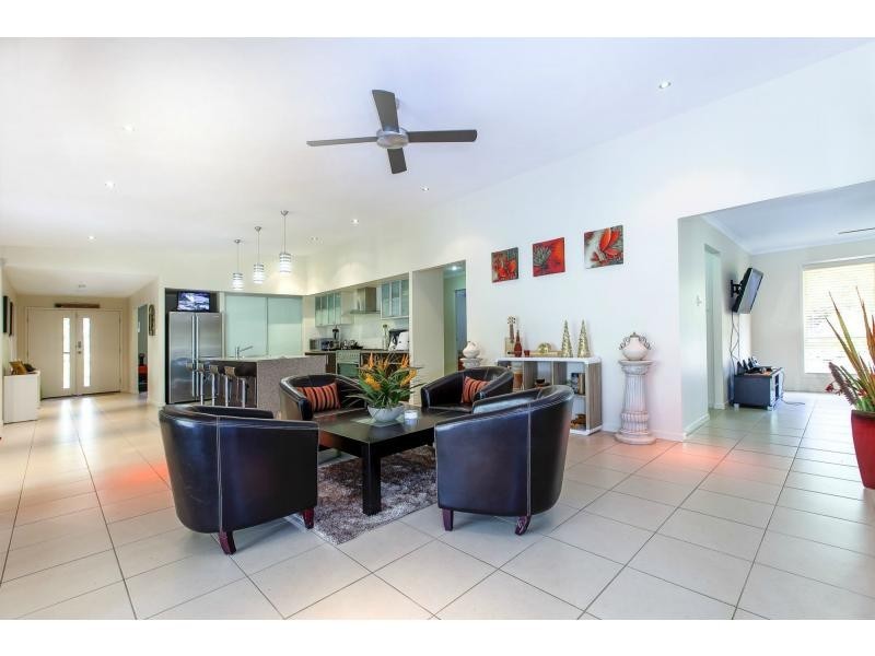 20 WHITE CEDAR Place, West Woombye QLD 4559
