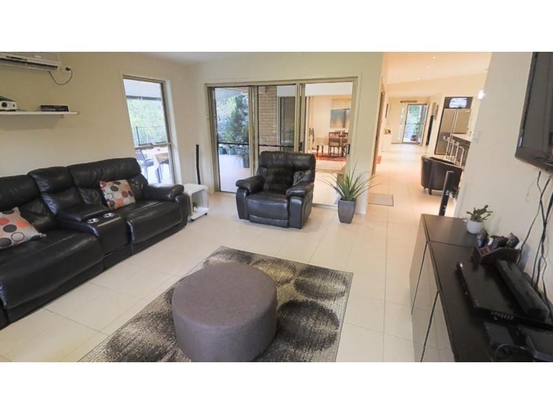 20 WHITE CEDAR Place, West Woombye QLD 4559