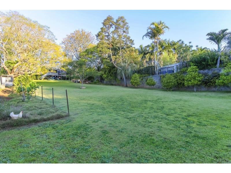 18 WILSON Avenue, Woombye QLD 4559
