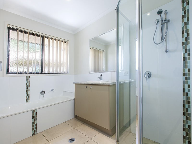 10 DAVEY DRIVE, Woombye QLD 4559