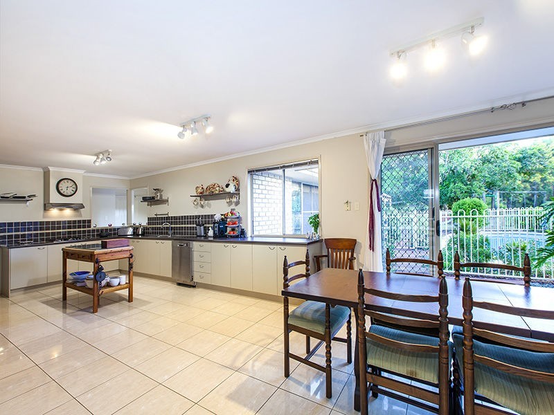 190 Winston Road South, Chevallum QLD 4555