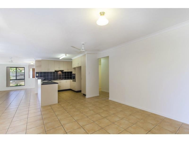 9 McKinnon Drive, Burnside QLD 4560