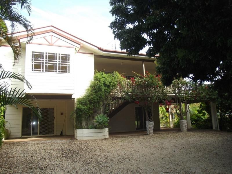 16 Dinmore Street, Woombye QLD 4559