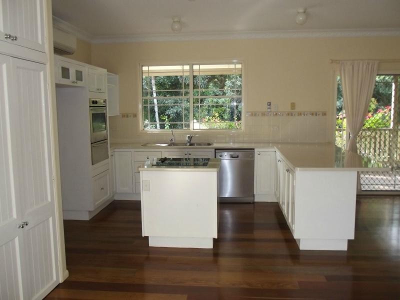 16 Dinmore Street, Woombye QLD 4559