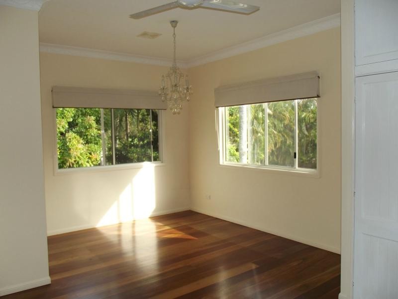 16 Dinmore Street, Woombye QLD 4559