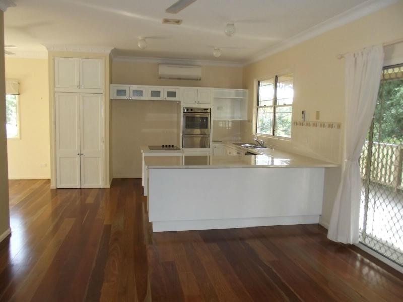 16 Dinmore Street, Woombye QLD 4559