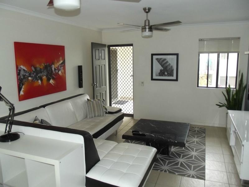 Unit 4/6A Low Street, Yandina QLD 4561