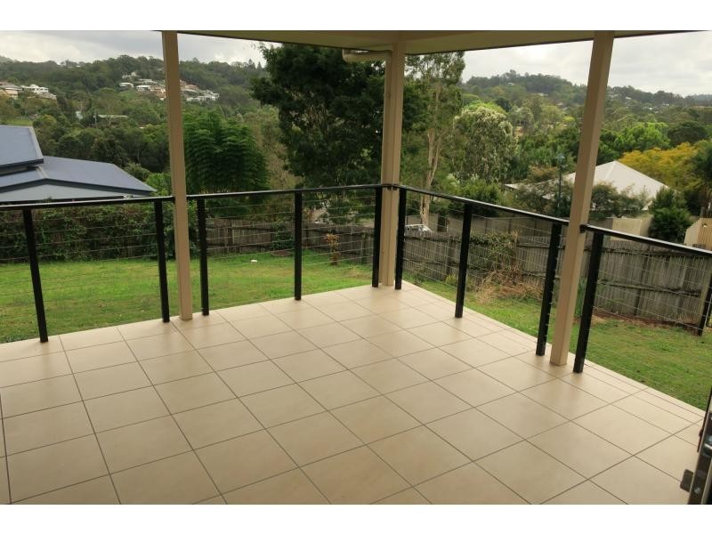 2 Silverwood Drive, Burnside QLD 4560