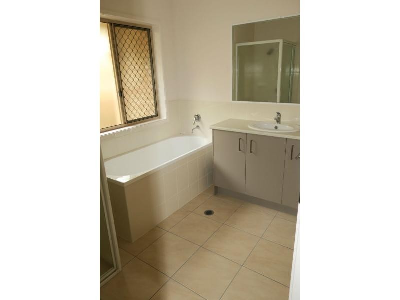 2 Silverwood Drive, Burnside QLD 4560