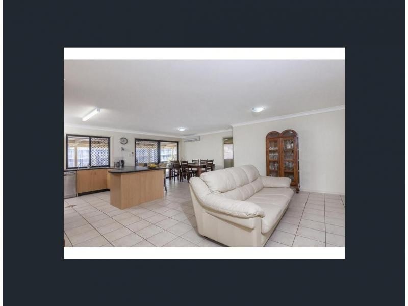 17 Robertson Drive, Burnside QLD 4560