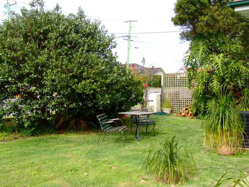 Hamilton South NSW 2303