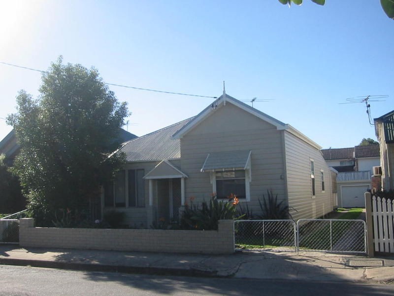 8 Rawson Street, Mayfield NSW 2304