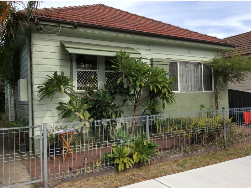 17 Bibby St, Hamilton NSW 2303