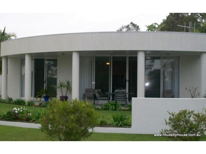 59 McIntosh Avenue, Elliott Heads QLD 4670