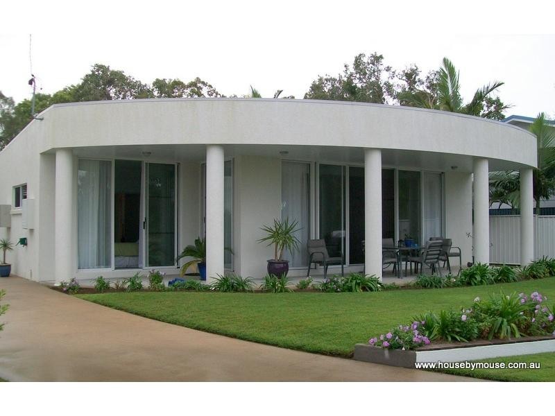 59 McIntosh Avenue, Elliott Heads QLD 4670