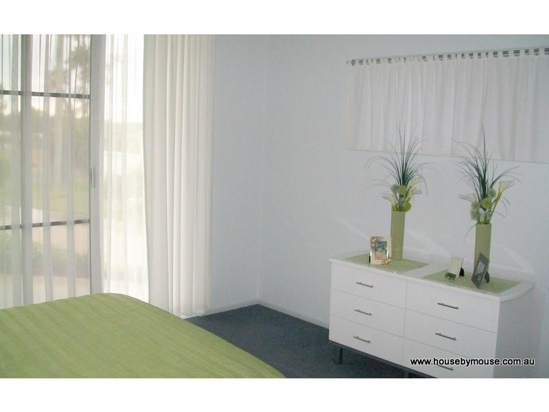 59 McIntosh Avenue, Elliott Heads QLD 4670