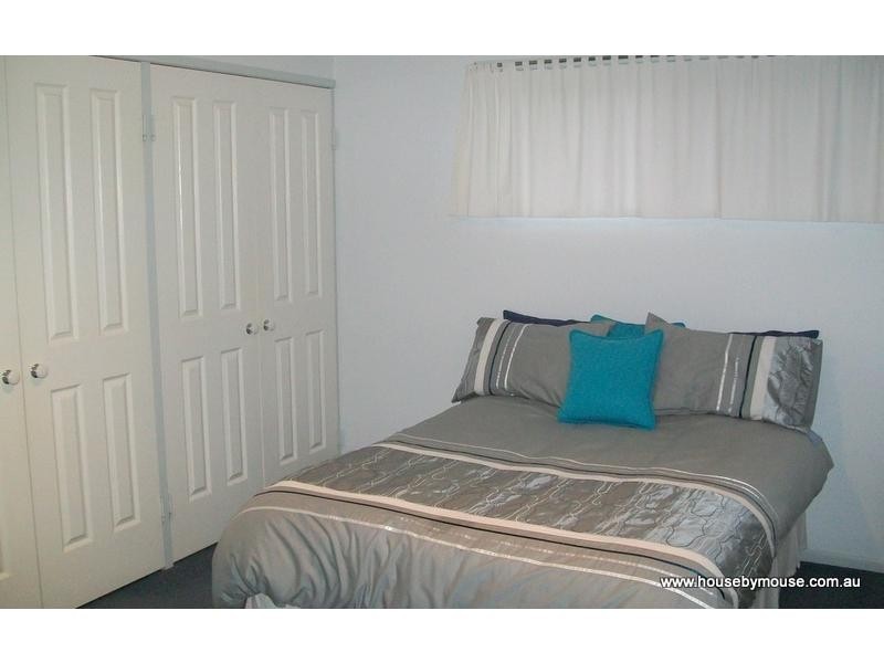 59 McIntosh Avenue, Elliott Heads QLD 4670