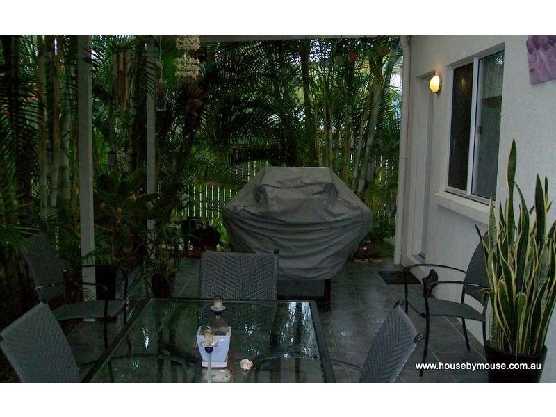 59 McIntosh Avenue, Elliott Heads QLD 4670