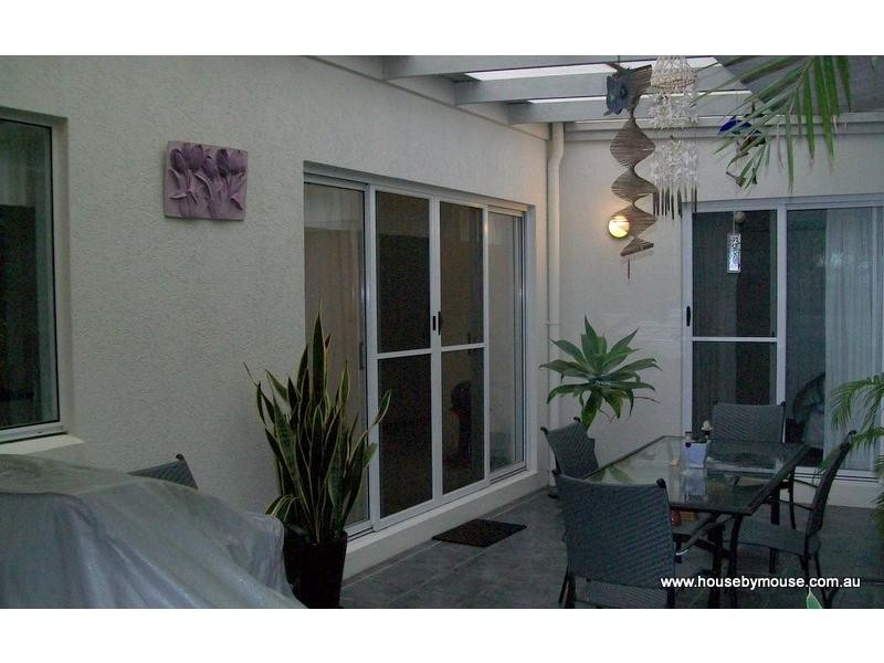 59 McIntosh Avenue, Elliott Heads QLD 4670