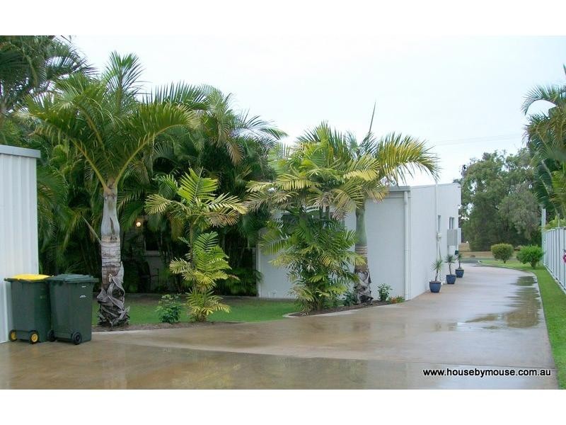 59 McIntosh Avenue, Elliott Heads QLD 4670