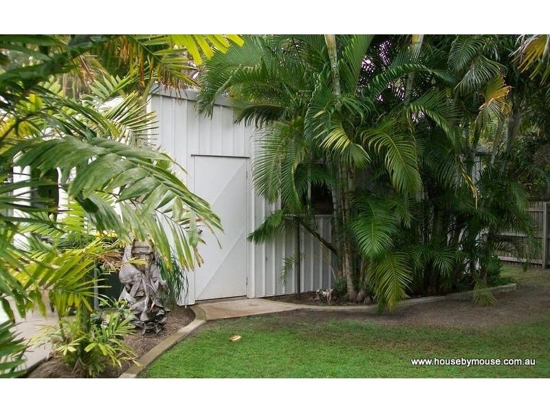 59 McIntosh Avenue, Elliott Heads QLD 4670