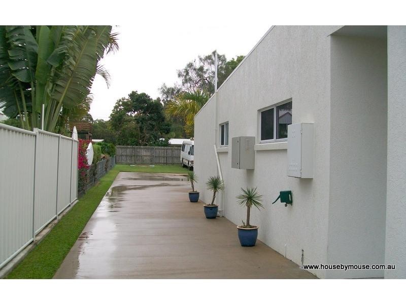 59 McIntosh Avenue, Elliott Heads QLD 4670