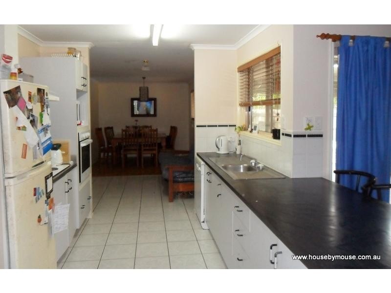 8 Andrea Court, Kawungan QLD 4655