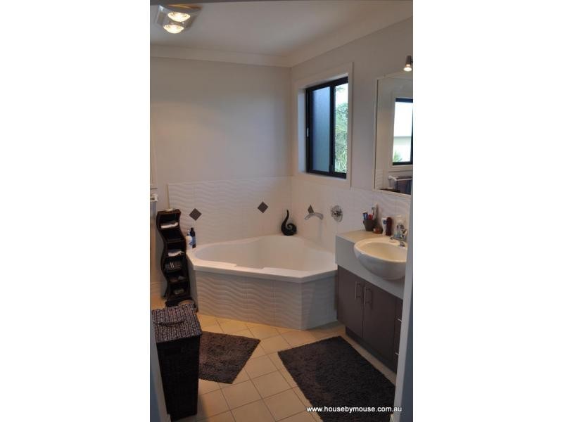 199 Atkinsons Road, Elliott Heads QLD 4670