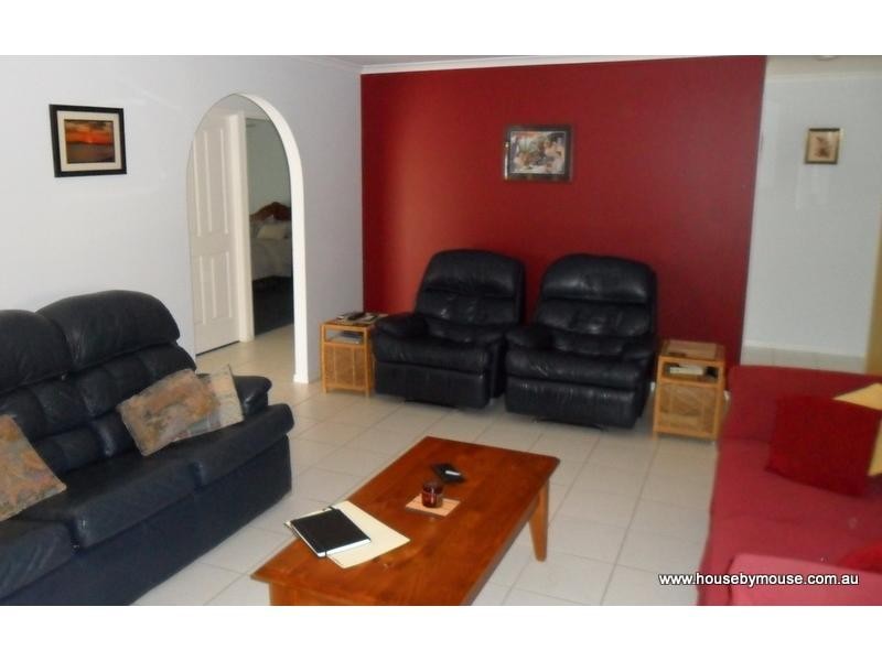 15 Barry Street, Torquay QLD 4655