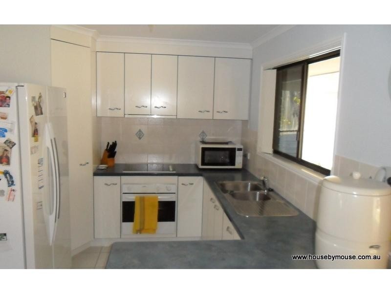 15 Barry Street, Torquay QLD 4655